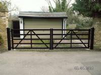 Five-bar 'wooden-style' steel gates - project portfolio 1