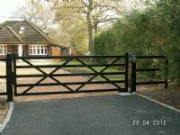 Five-bar 'wooden-style' steel gates - project portfolio 2