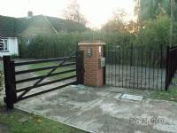 Five-bar 'wooden-style' steel gates - project portfolio 7